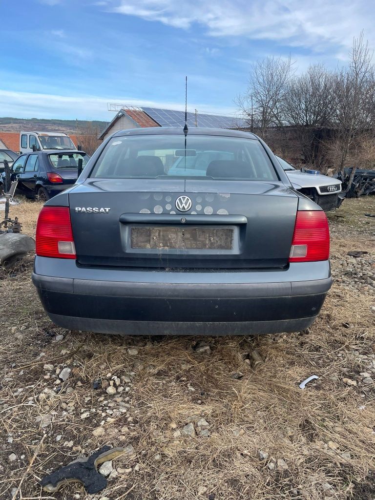 Vw Passat 1.6i НА ЧАСТИ