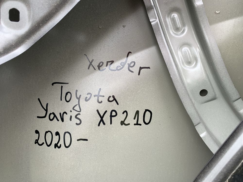 Врата Toyota Yaris