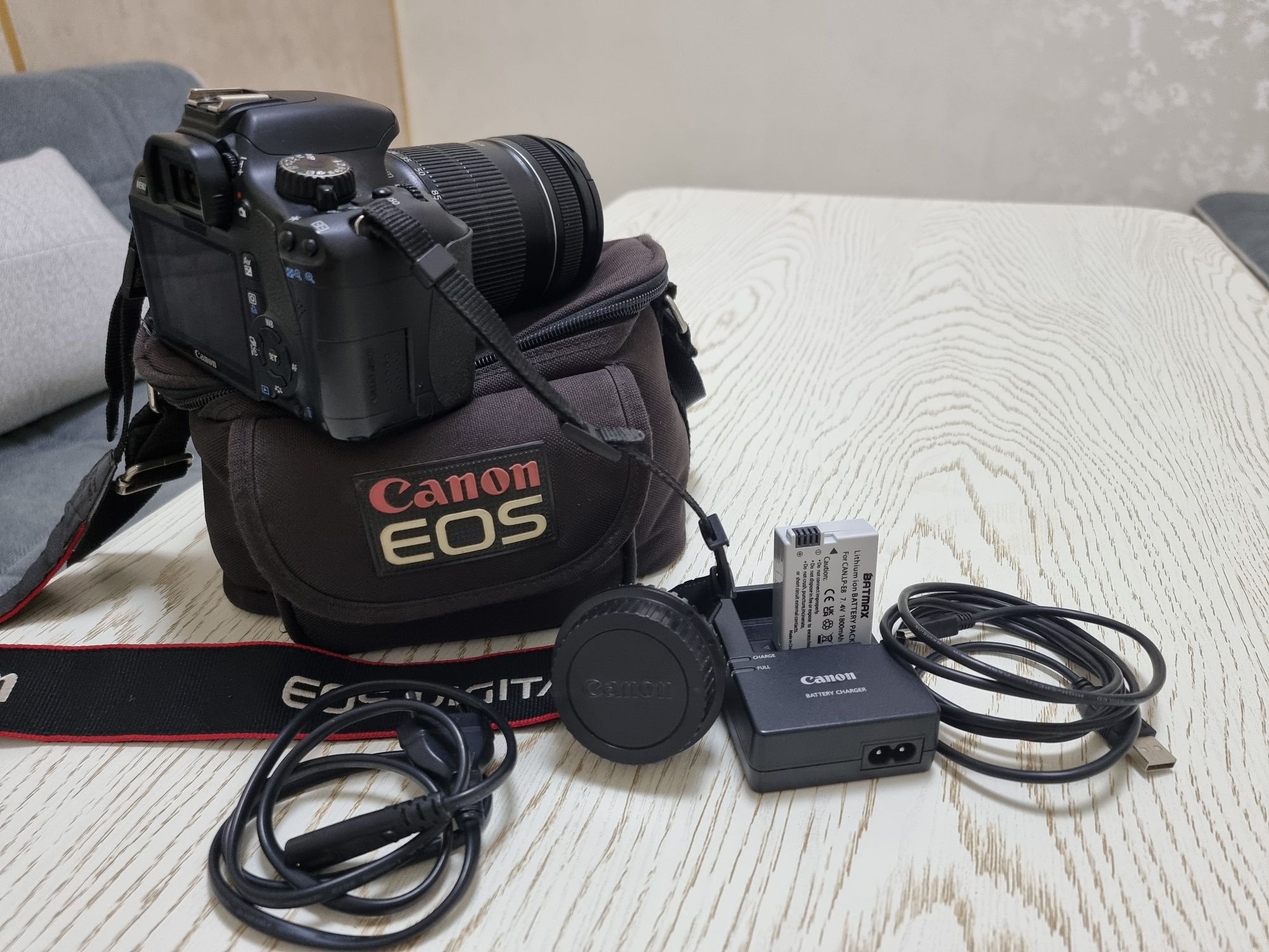 Продаю Canon 550D с комплектом!