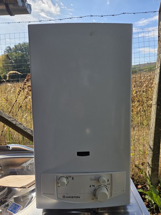 Boiler instant pe gaz Ariston