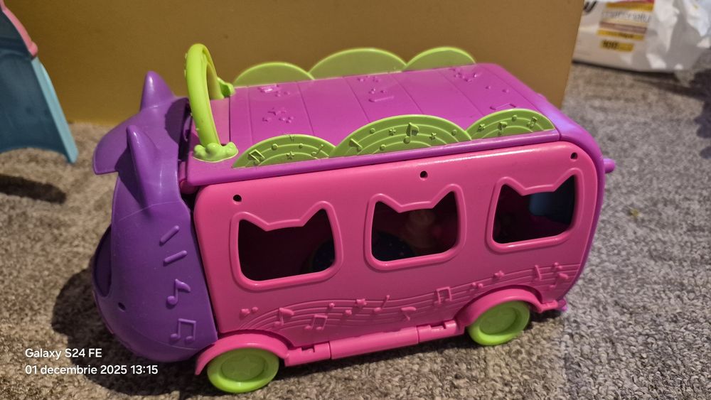 Autobuzul Gabby s Dolhouse