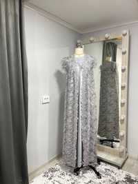 Платье с накидкой с пайетками с гипюром и перев
