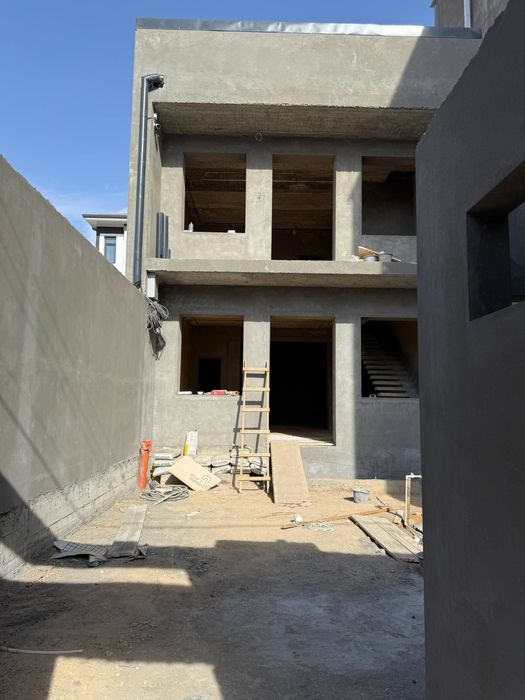 Продам участок в кибрае 2 сотки. Дом 300кв.м