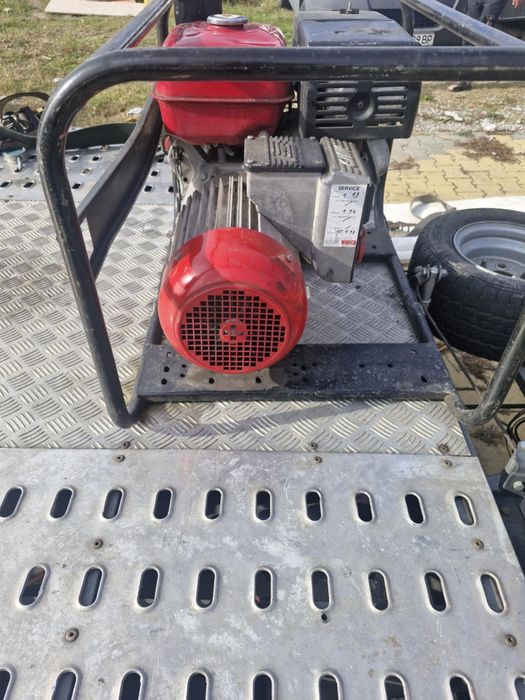 Продава се агрегат Honda четири киловата и половина