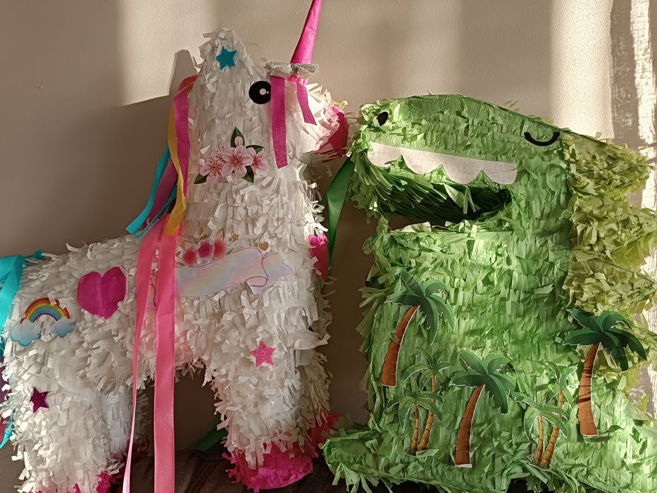 Пинята пони еднорог и динозавър