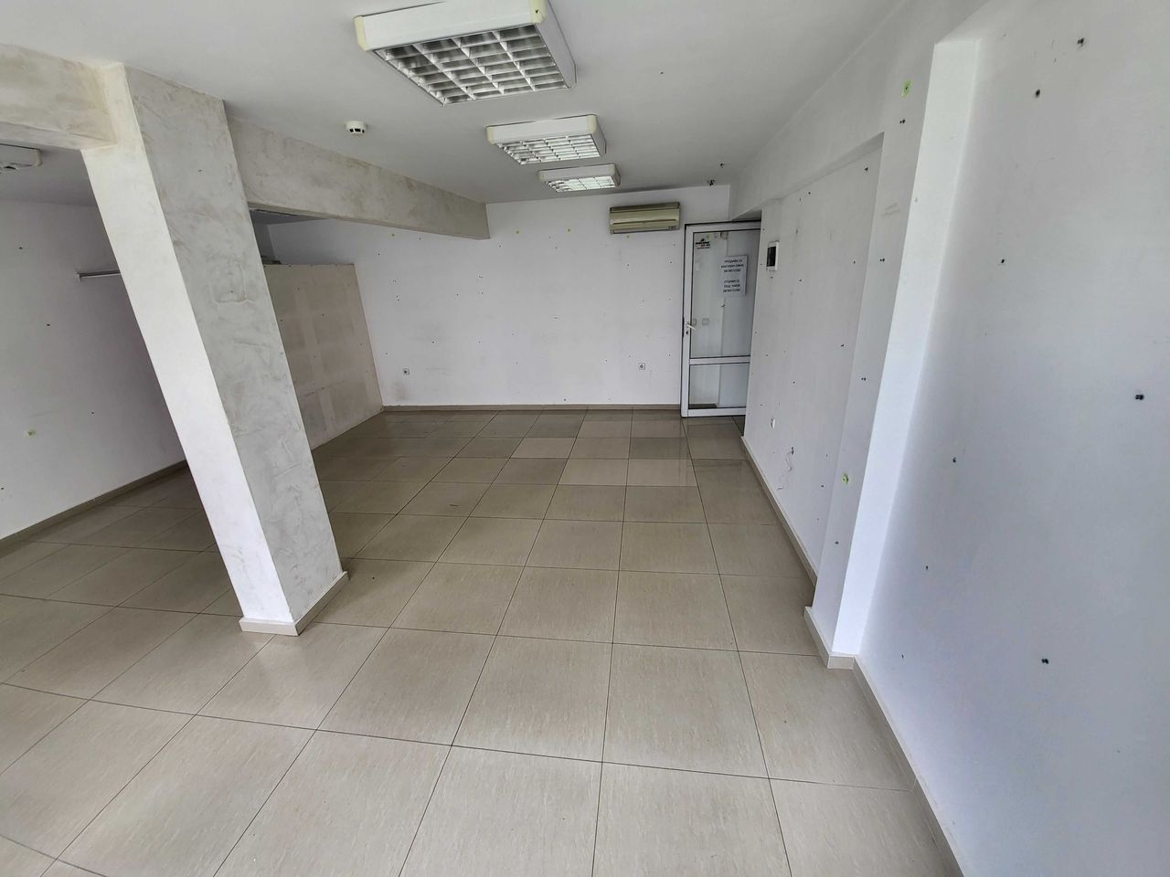 Продава се Магазин в Бургас, Славейков - 55 кв.м за 399 €/кв.м - Снимка #1