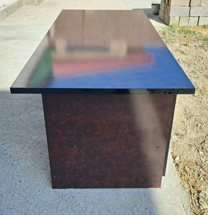 Стол сотилади янги.