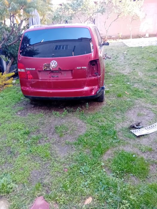 Vând Volkswagen Touran