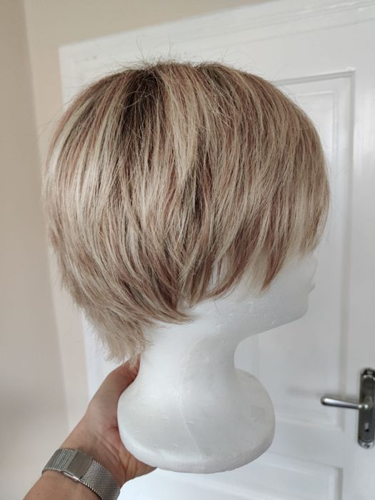 Продавам Перука.