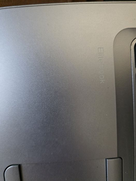 Vand 2 laptopuri  hp  elite book  acer  pt piese