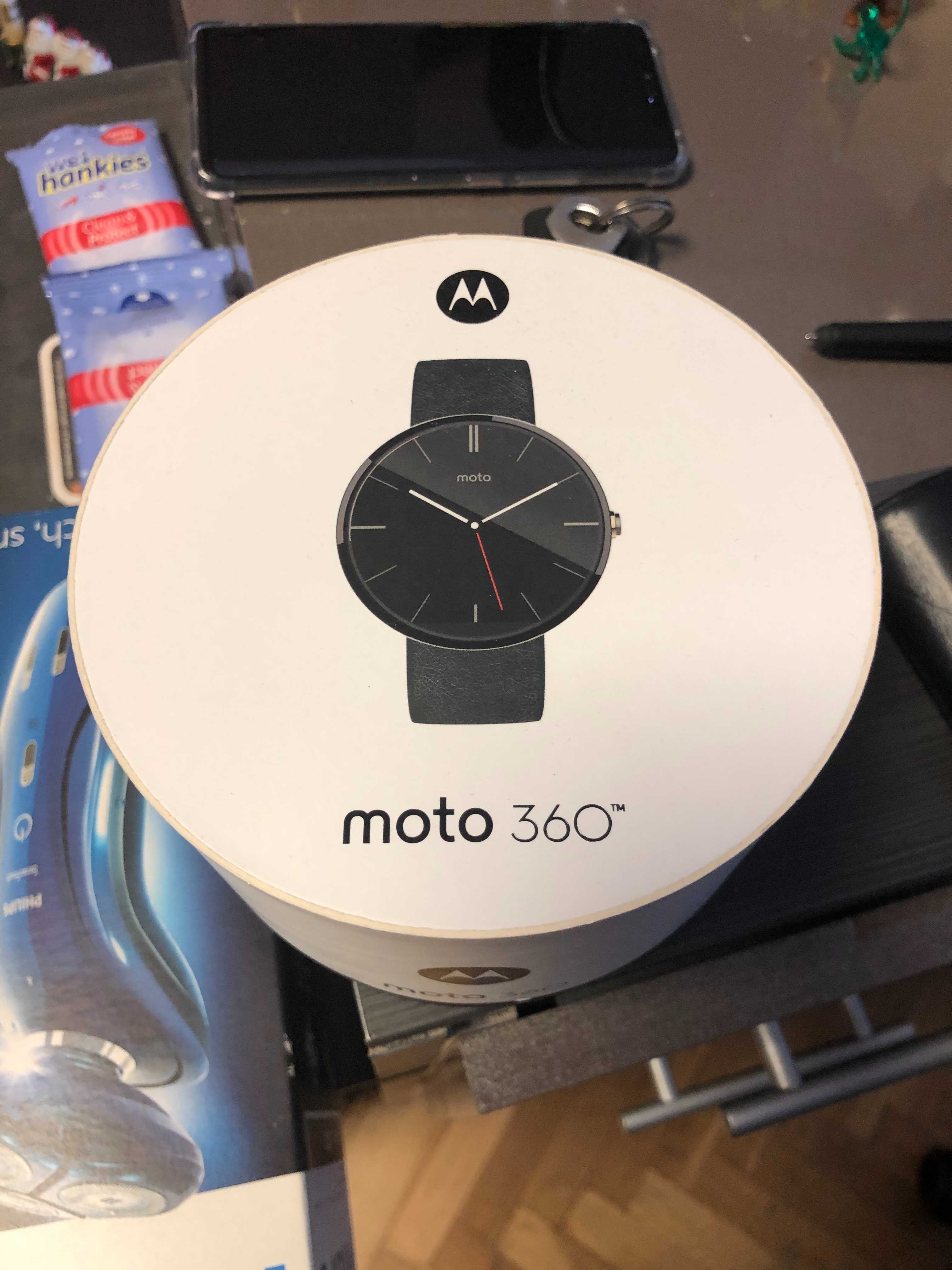 Смарт часовник Motorola Moto 360 Пълен Комплект