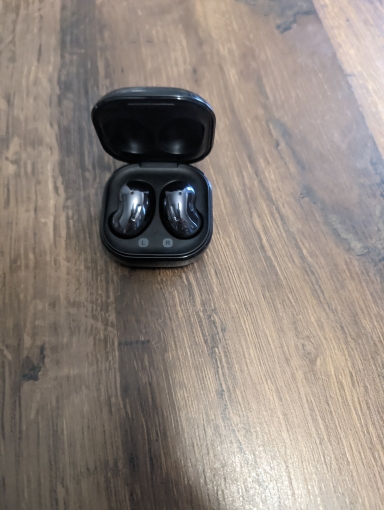 Samsung Galaxy buds live