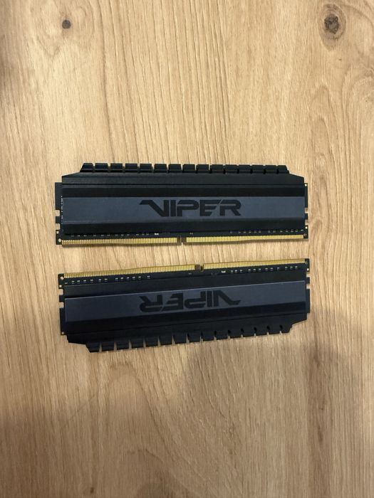 Vand 8gb ram de 3000mhz