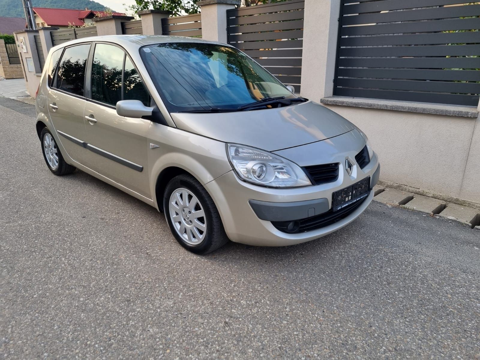 Vând Renault Scenic II Facelift Motor 1.9 DCi an 2006