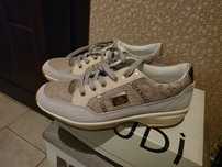 Gaudi, Steve Madden, CB обувки