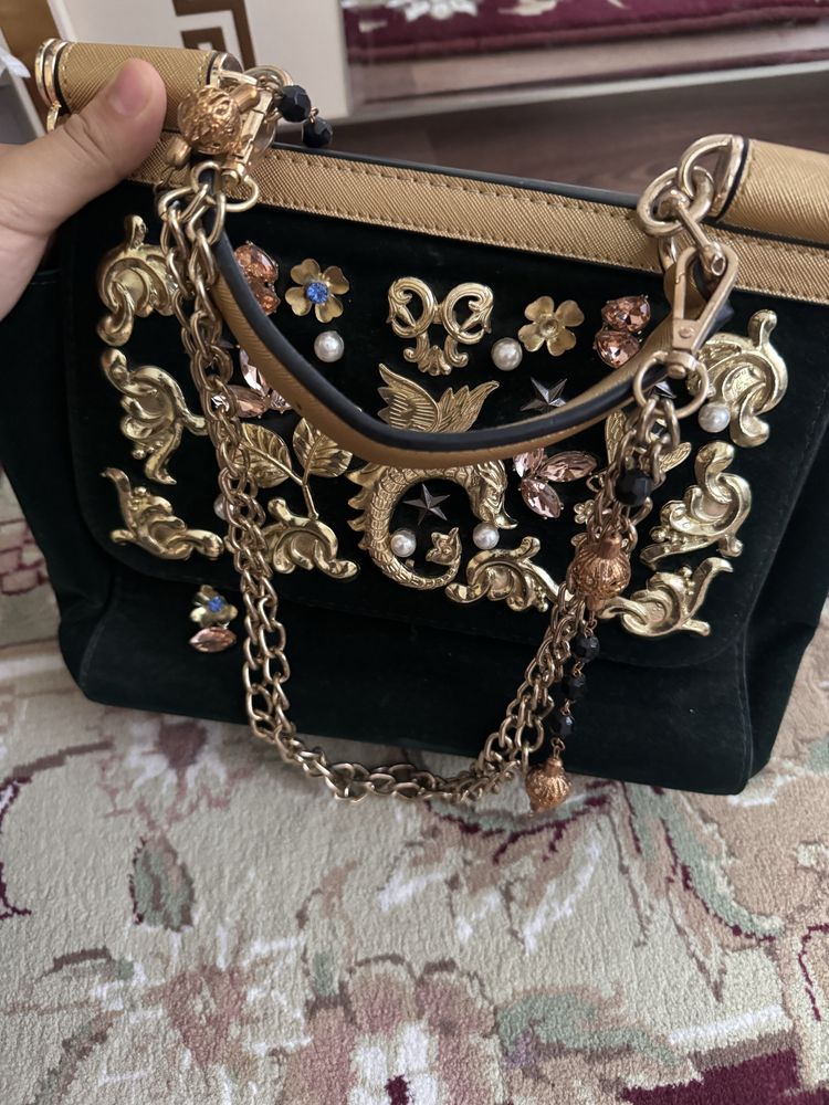 Сумка Dolce&Gabbana 3-4 рет қолданылған кожа сумка 1-2тасытүсіп калған
