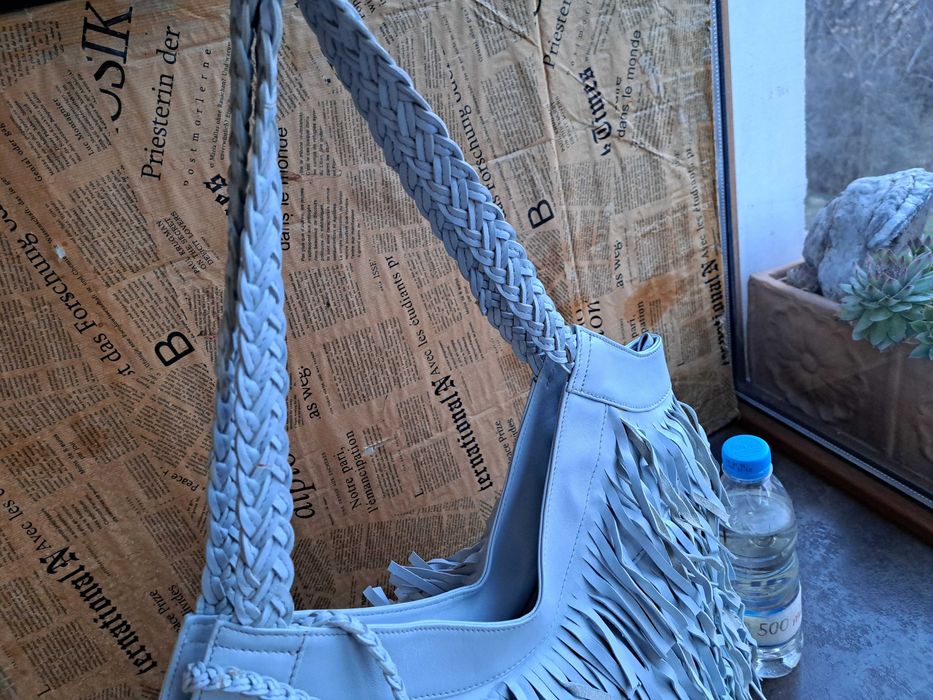 дамска чанта,като Нова.светло синя чанта с ресни,торба-естествена кожа