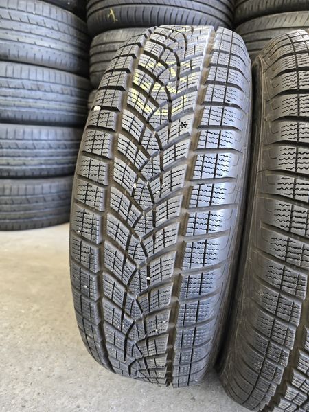 215/65/17 GOODYEAR 4бр