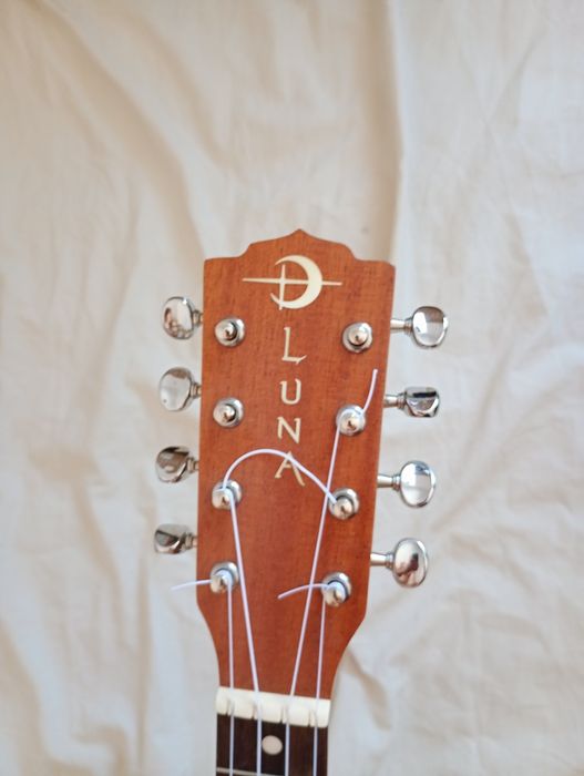Ukulele Luna electro acustic