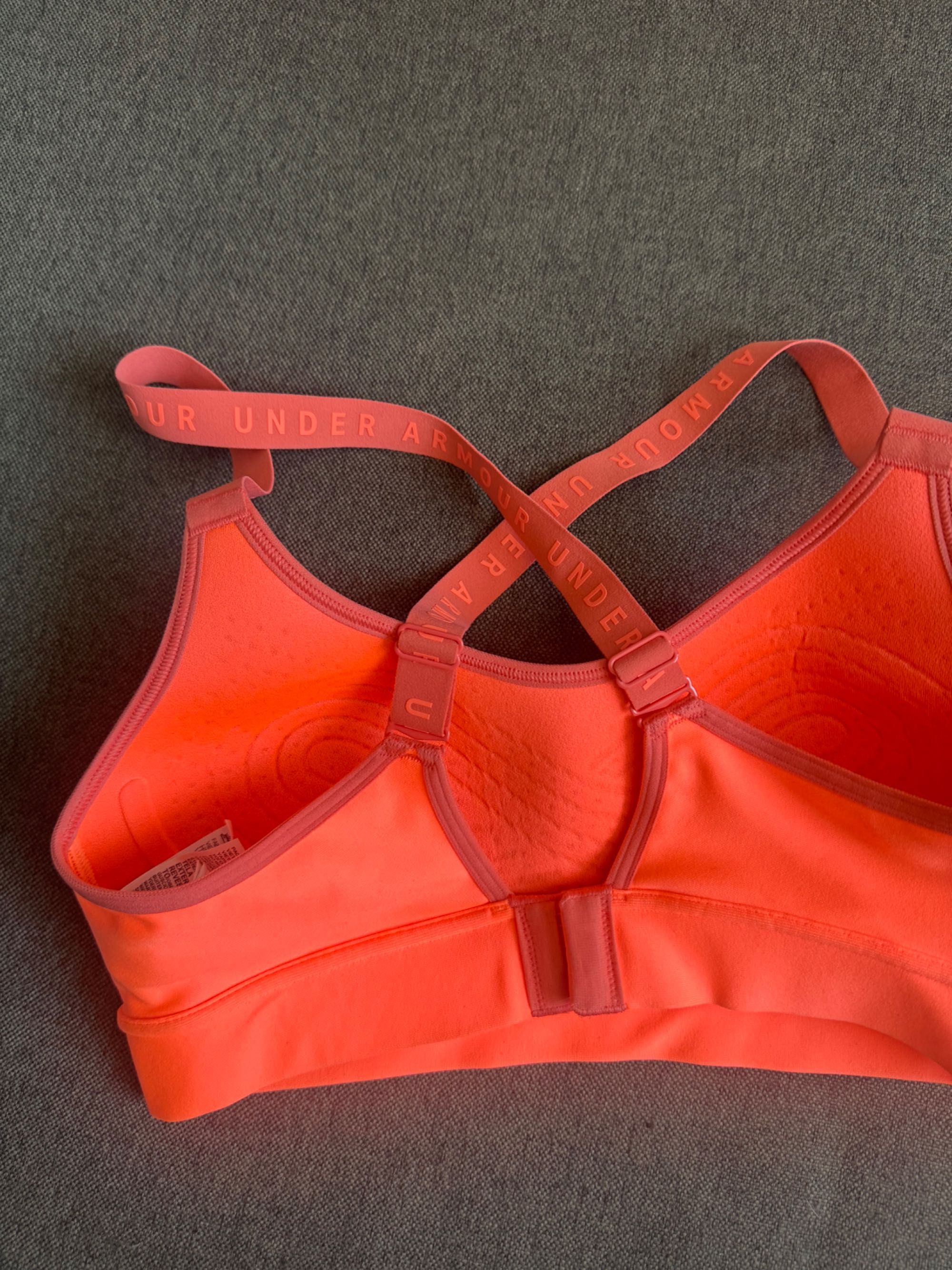Спортен сутиен Under armour  SM