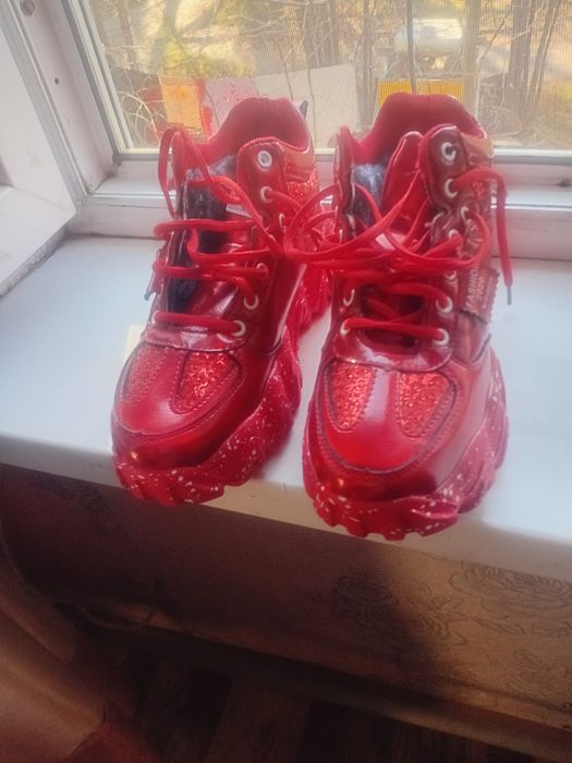 Продаётся обувь новая