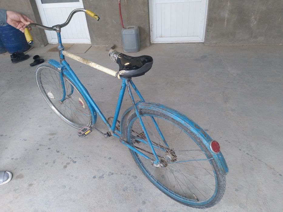 Rasiskiy 28 sotiladi holati yahshi narhi 800 min kelishamiz