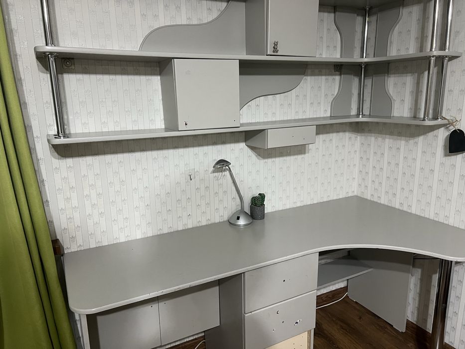 Продается письменеый стол для двоих