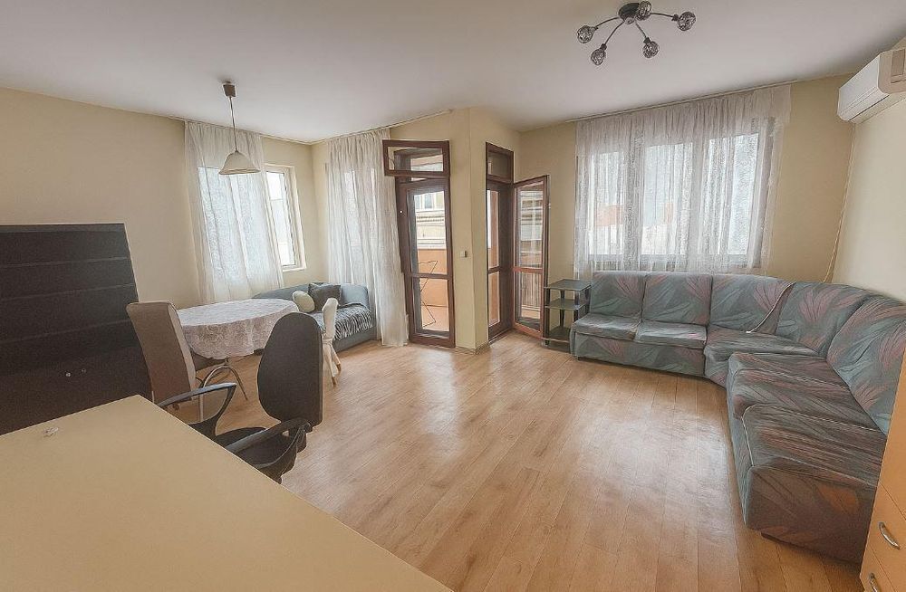 Двустаен апартамент в района на Цветен квартал!