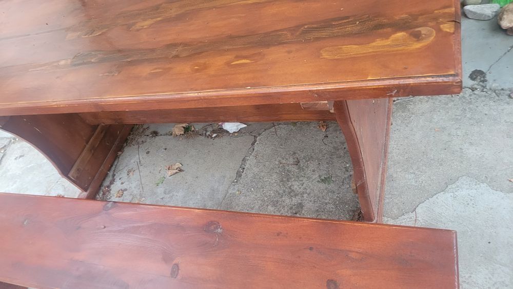 Дървена маса с 2 пейки