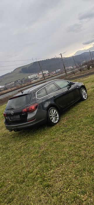 Vând Opel Astra J Sport Tourer 2.0 CDTI 165 CP Euro 5