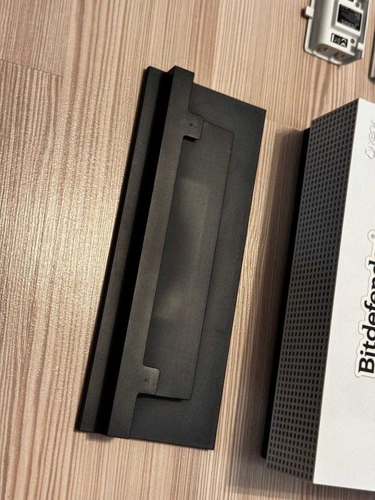 Xbox One S All Digital Edition + 2 Controllere + alte accesorii