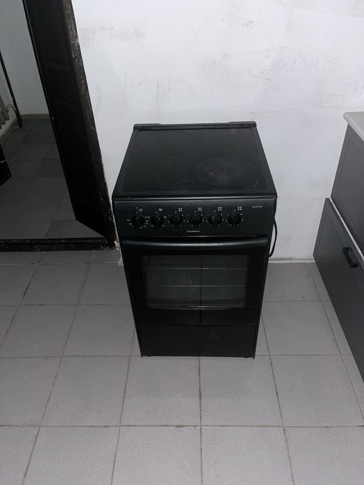 Продам электроплиту,рабочая,но отрезан провод