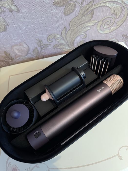 Продается оригинал Dyson Airwrap новый работает через Bluetooth
