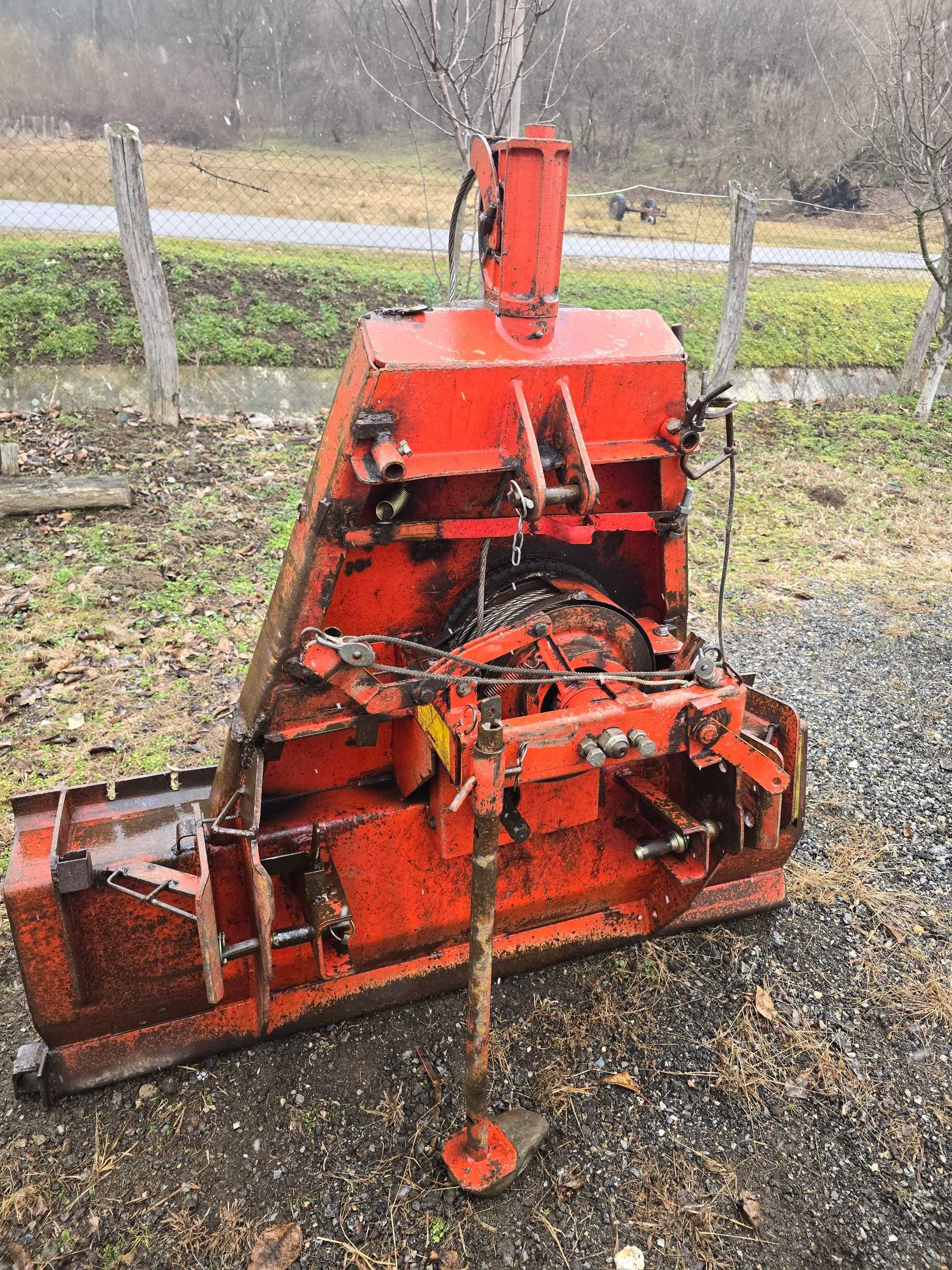 Troliu forestier in tiranti la tractor Fransgard 4t cu 70 m cablu