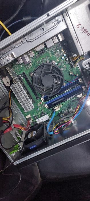 Schimb PC Fujitsu p757  i5 7400.8g ddr 4