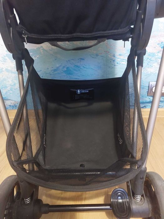 Cărucior Cybex Melio Black – ușor, elegant, bine întreținut