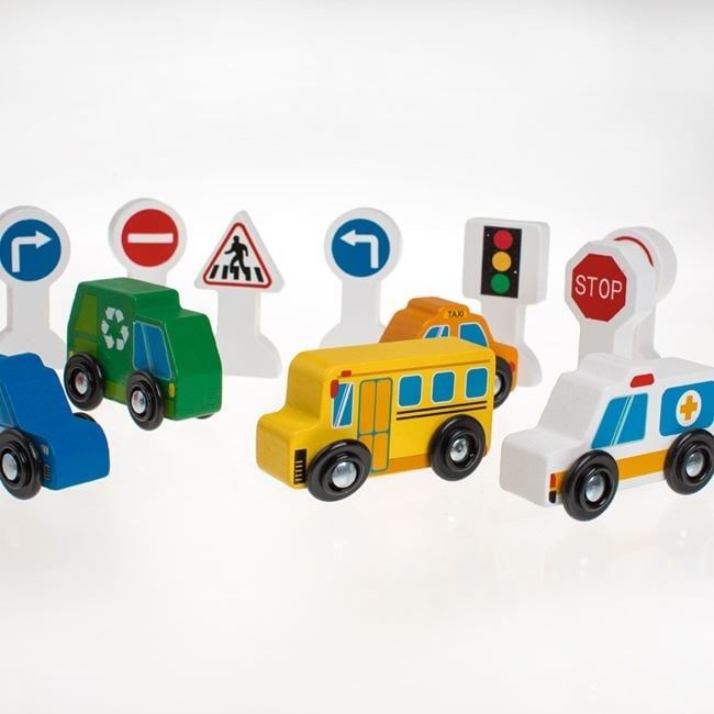 Дървени превозни средства,светофар и пътни знаци-15 части