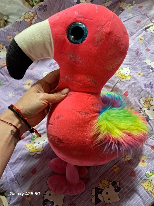 Vand plușuri frumoase