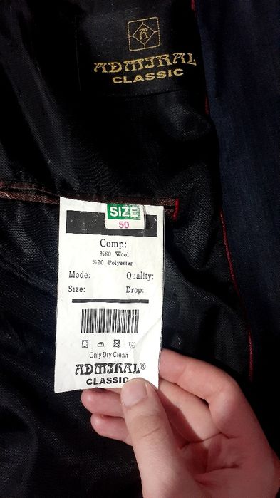 Erkaklar uchun qora rangli kastyum