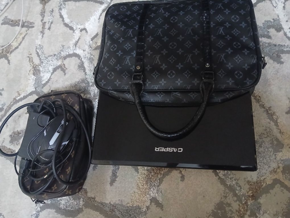 Assalom alekum Noutbok sotiladi 2/300Gb Wifi Bor