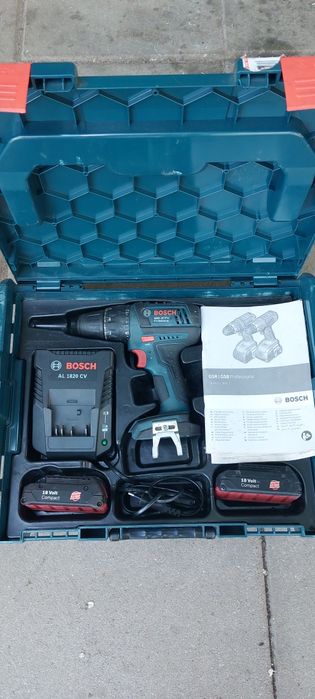 Продавам акумулаторна бормашина син Bosch