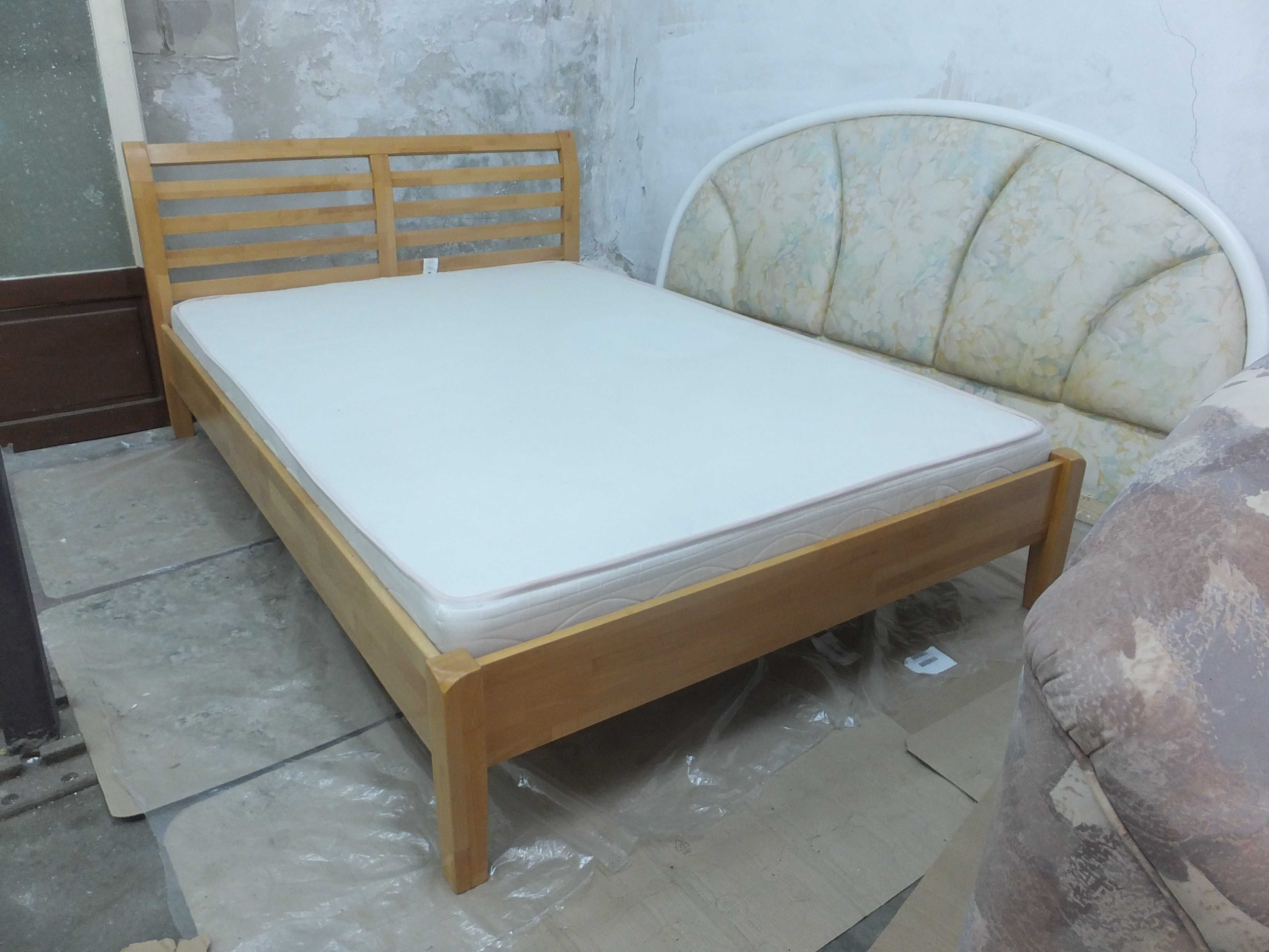 Superb pat de dormitor lemn masiv 140x200 complet cu saltea