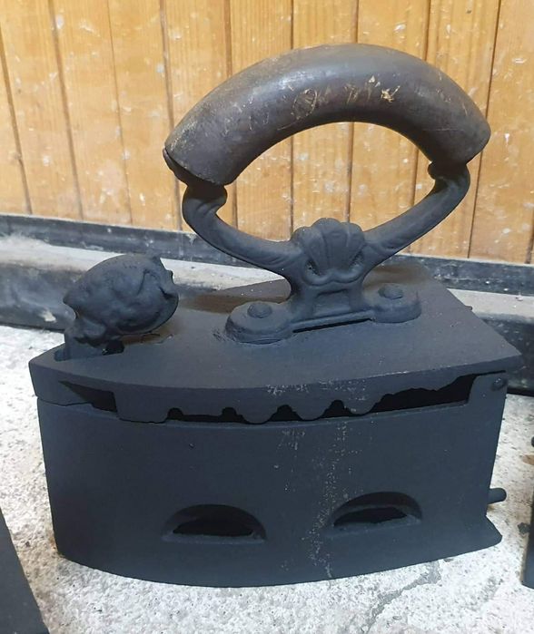 Стара ютия на жар