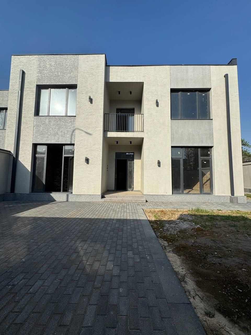 ПРОДАЕТСЯ КОТТЕДЖ
Мирабадский район
ЖК Alfraganus
ор-Регина. Узбум Чай