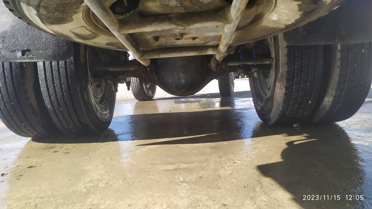 Tez va arzon Zil 130 yuk mashinasi sotiladi.