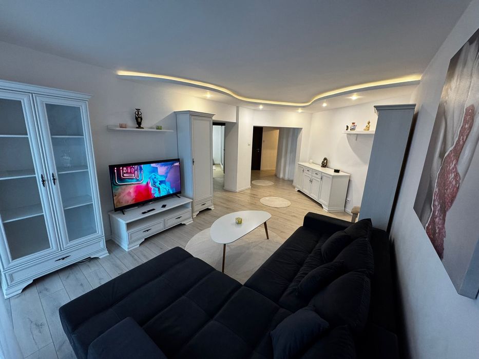 Bd 1 Decembrie (trezoreria),3 camere 80 m utili,mobilat !