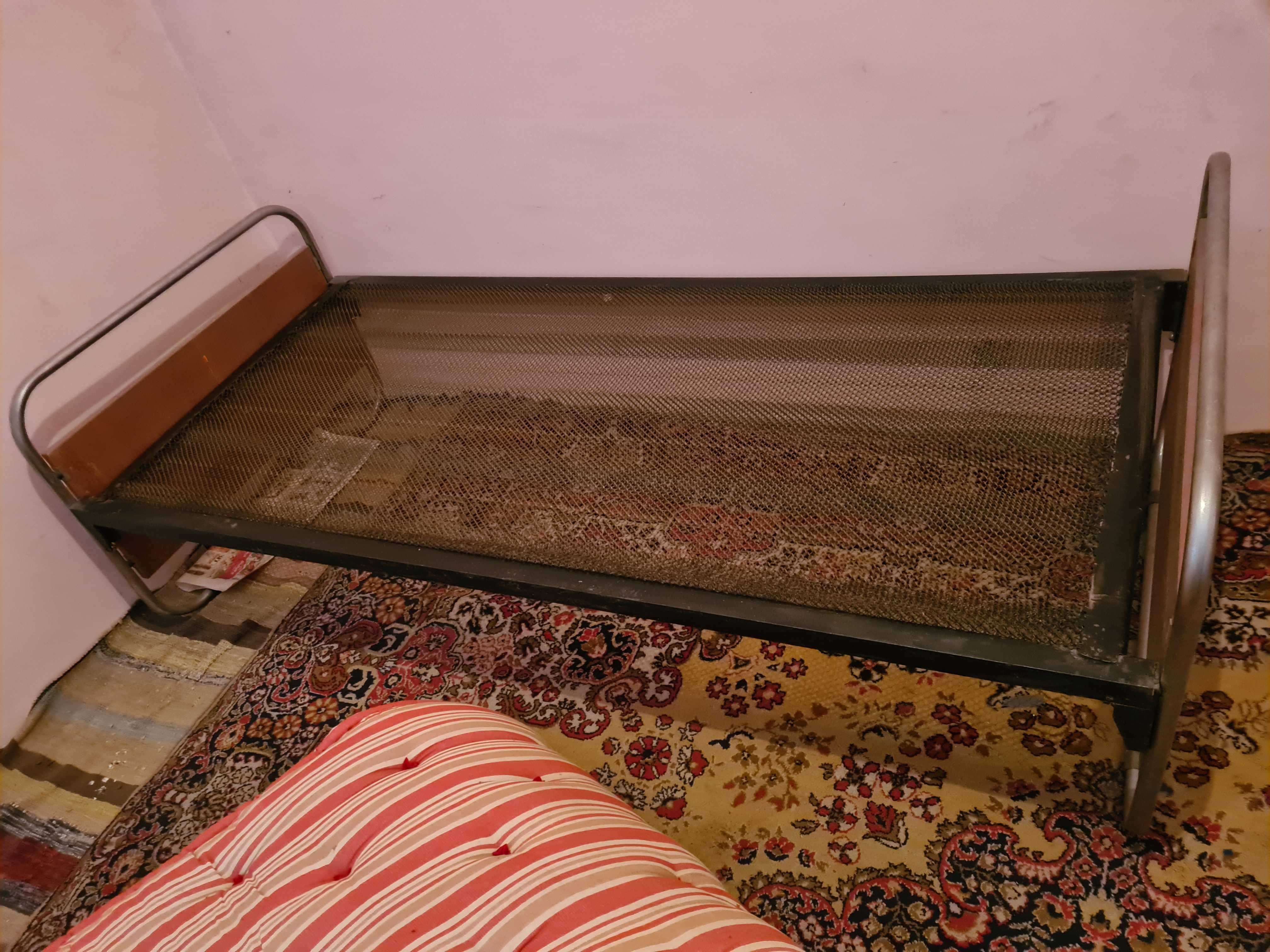 продавам единично легло с табли и пружина