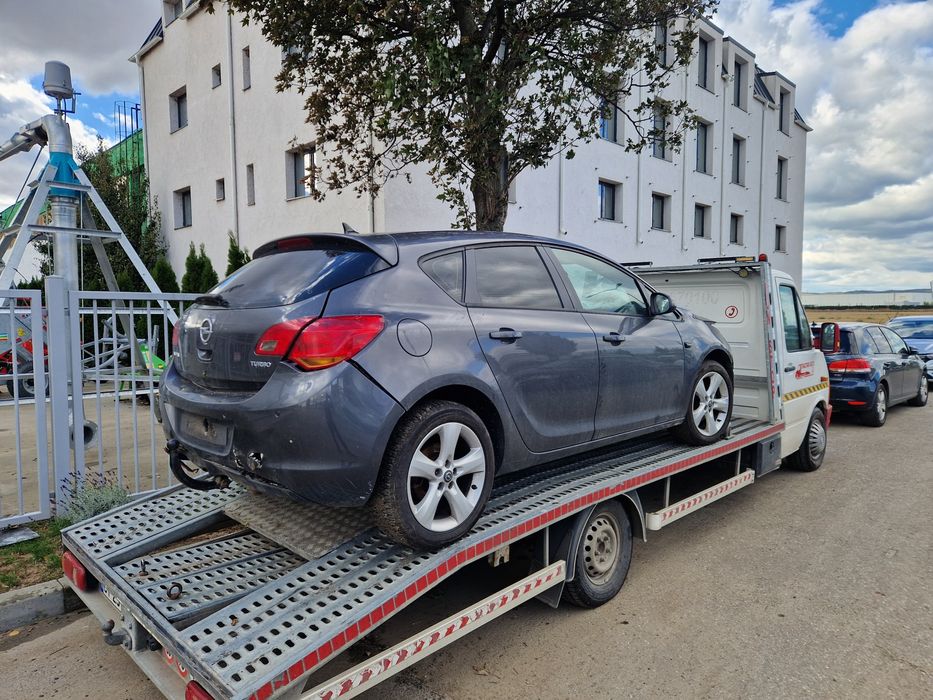 Vand Opel Astra J Avariat !