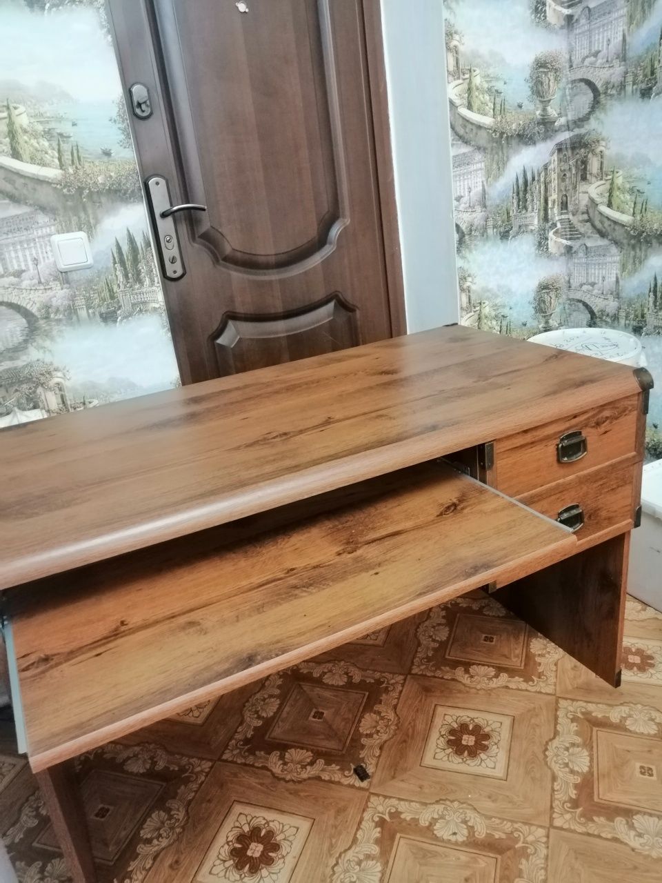 Продам компьютерный стол
