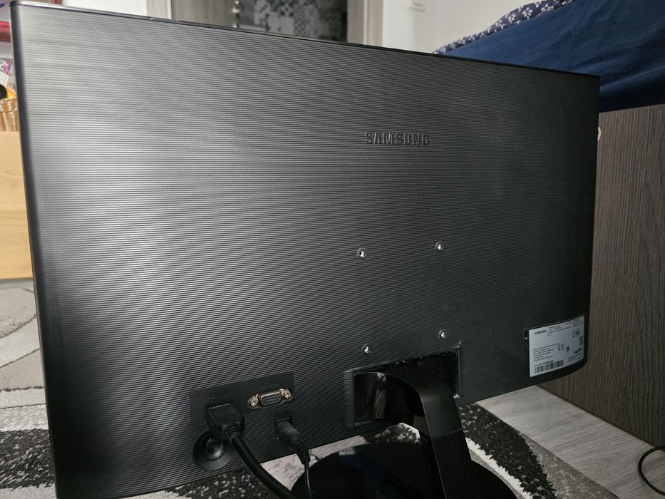 Monitor Samsung 22 inci